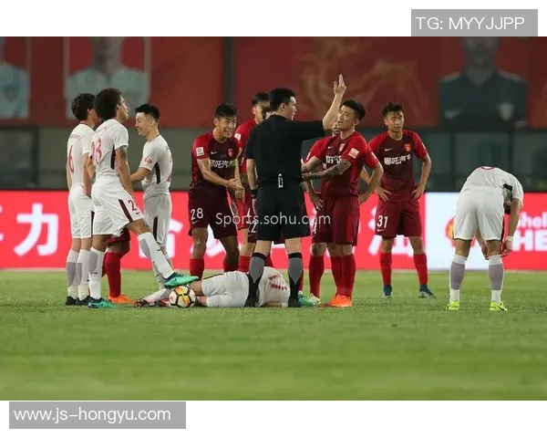 权健与重庆激战在即球票热销引发球迷关注与期待