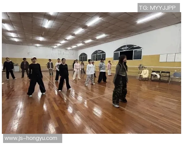 成都街舞队的意识变革与热议街舞文化的碰撞与融合 成都街舞队的意识变革与热议街舞文化的碰撞与融合